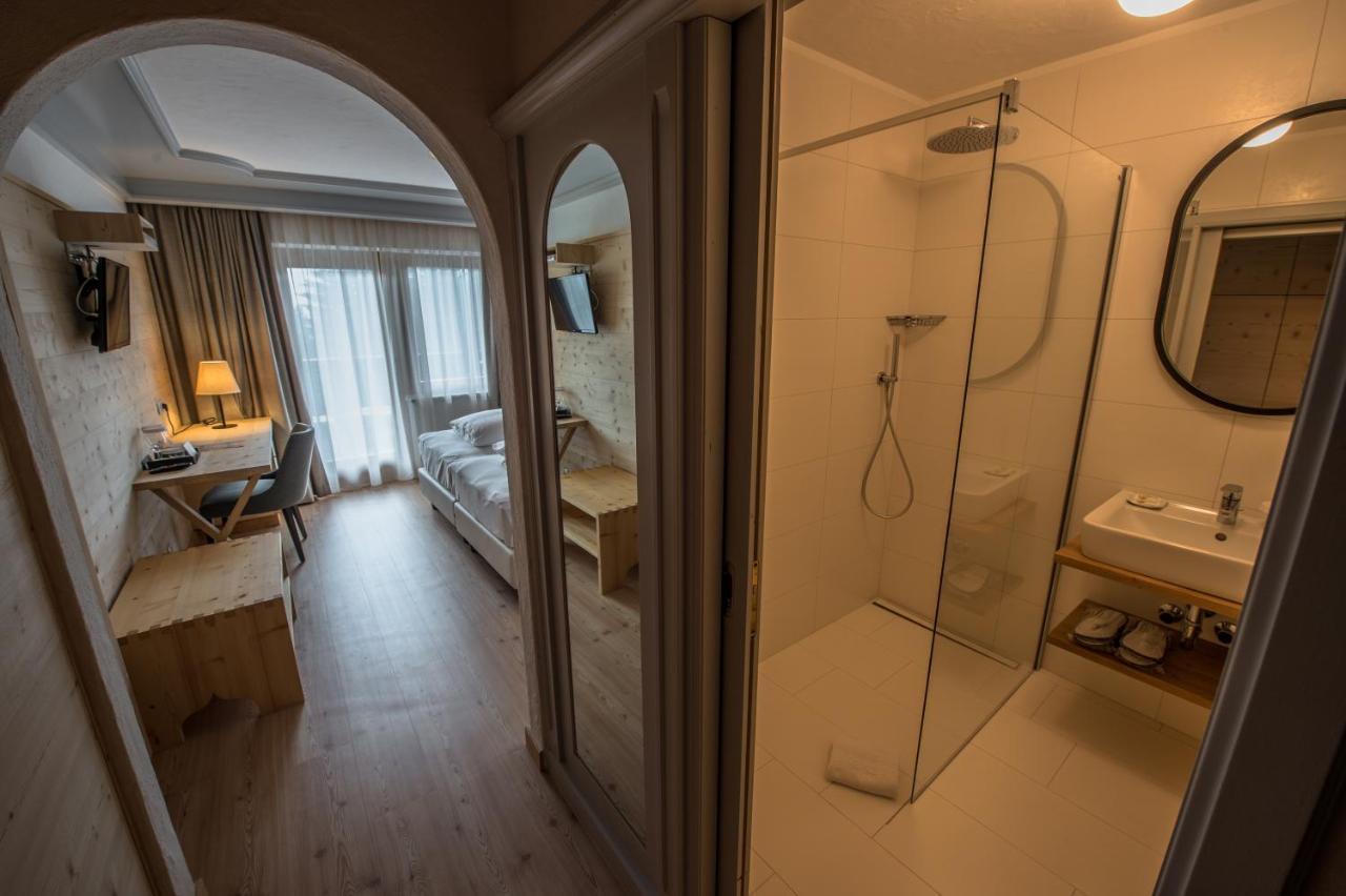 Hotel Ciasa Salares ซานกัสซิอาโน ภายนอก รูปภาพ