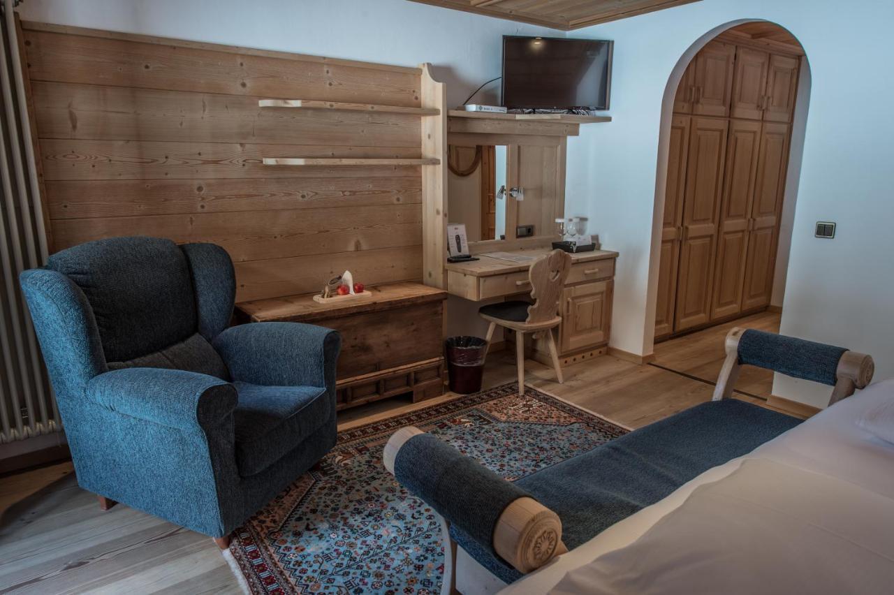 Hotel Ciasa Salares ซานกัสซิอาโน ภายนอก รูปภาพ