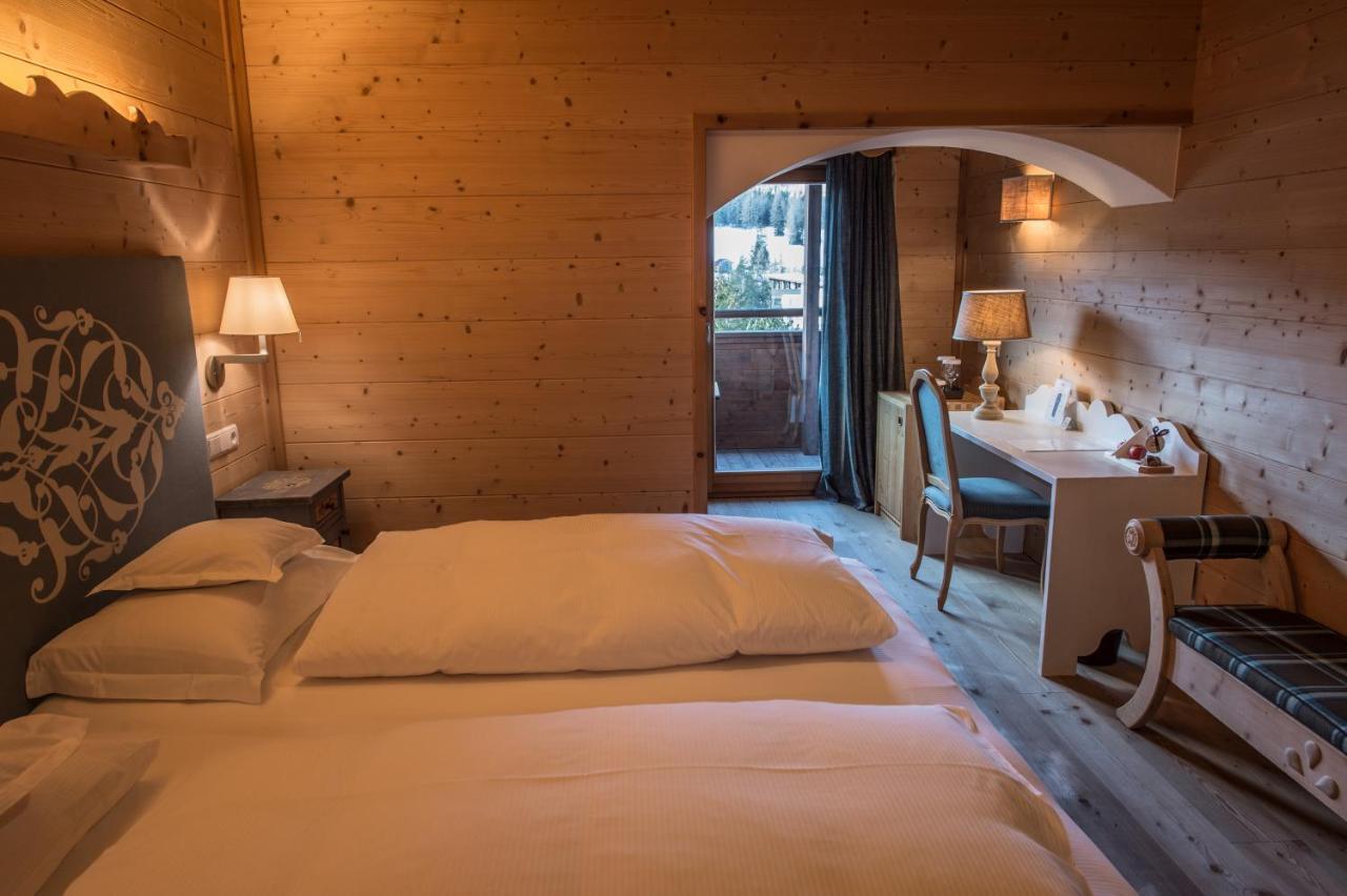 Hotel Ciasa Salares ซานกัสซิอาโน ภายนอก รูปภาพ