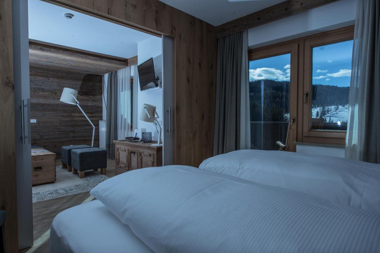 Hotel Ciasa Salares ซานกัสซิอาโน ภายนอก รูปภาพ