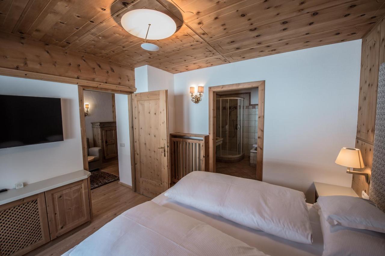 Hotel Ciasa Salares ซานกัสซิอาโน ภายนอก รูปภาพ