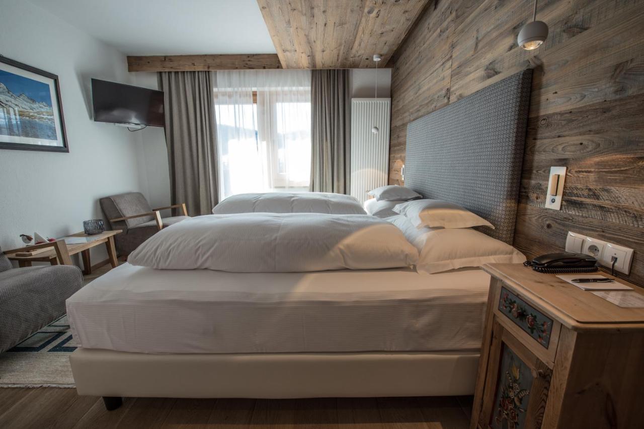 Hotel Ciasa Salares ซานกัสซิอาโน ภายนอก รูปภาพ