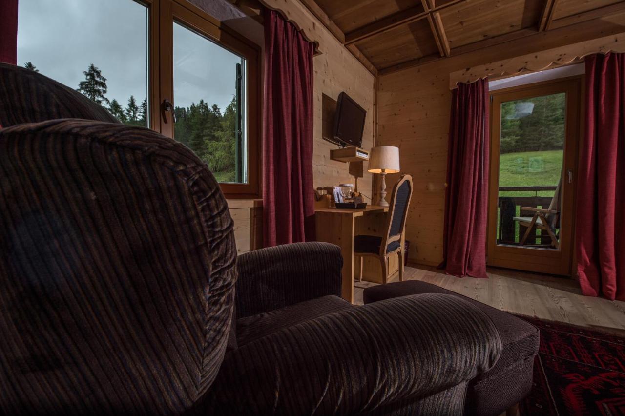 Hotel Ciasa Salares ซานกัสซิอาโน ภายนอก รูปภาพ