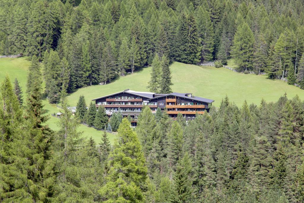 Hotel Ciasa Salares ซานกัสซิอาโน ภายนอก รูปภาพ